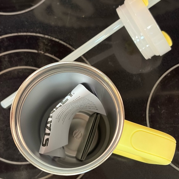 Stanley Lemon Quencher H2.0 Tumbler - Picture 4 of 5